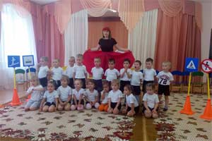 Развлечение по ПДД в средней группе «Поможем Маше на дороге».